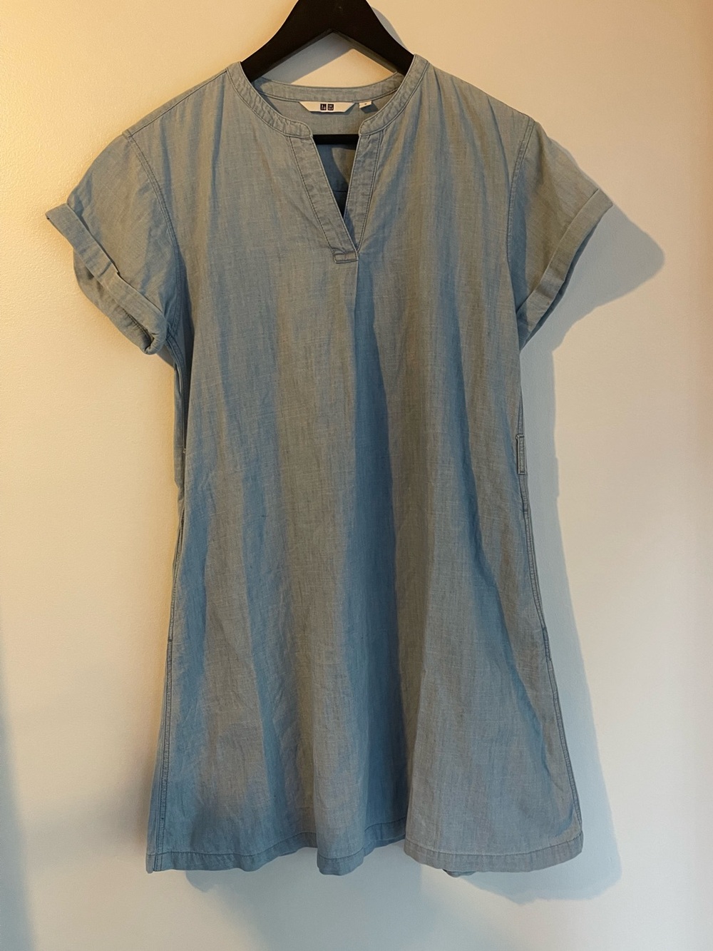 UNIQLO Light Blue Chambray Cotton V Neck Shift Dress Short Sleeve Pockets M